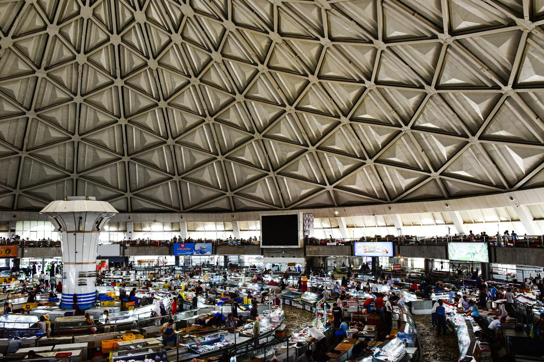 5. 🛒 Le Marché Central (Phsar Thmei)