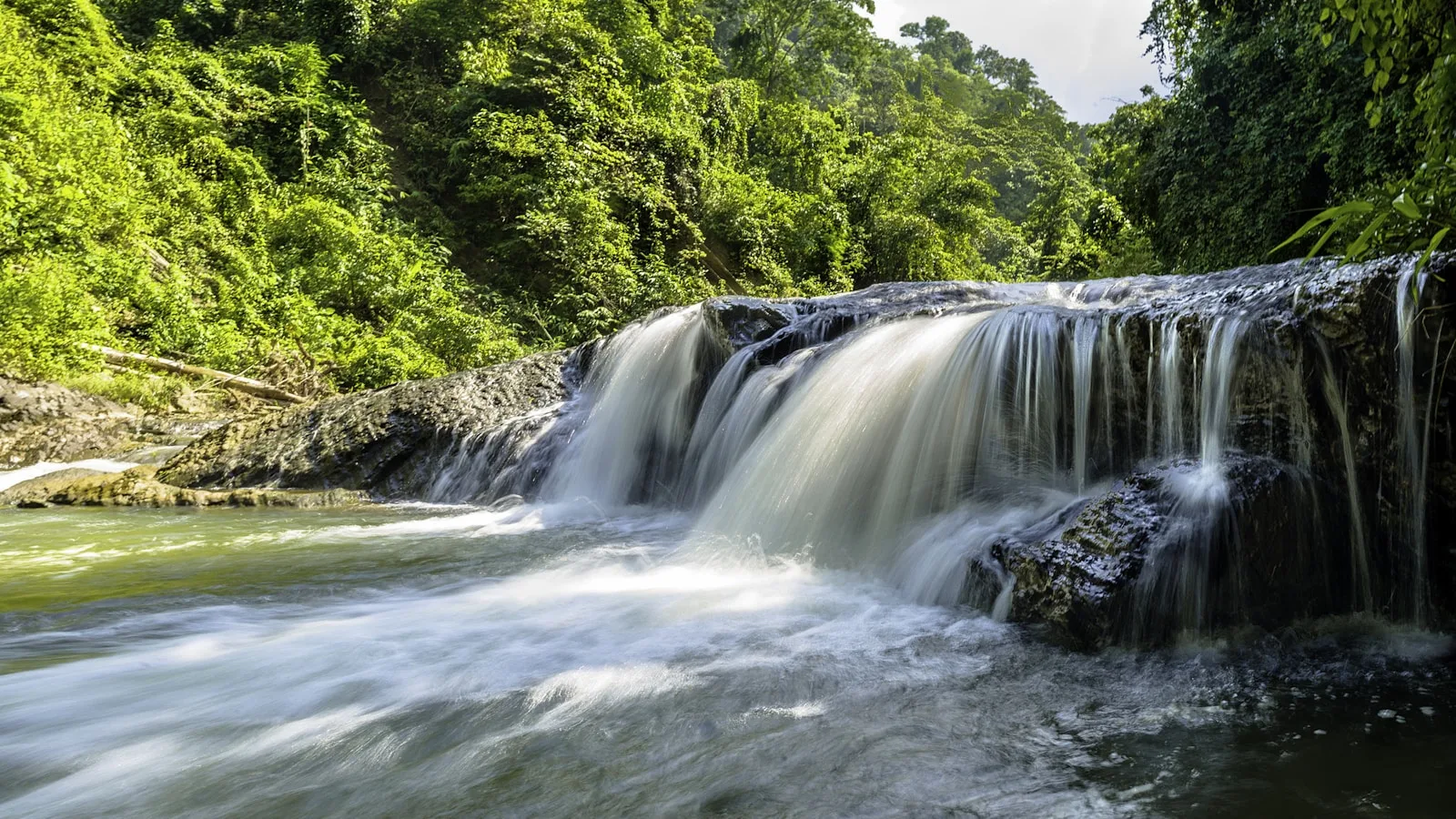 Tatai : rivière, kayak et cascades